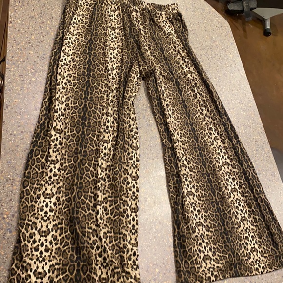 ♥️Valentines Sale 3/$15 add to bundle for savings Leapard Print Flare-Very Flare - Picture 5 of 7